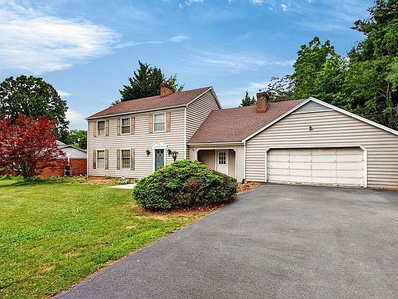 2nd image of 2818 Plantation Ln
