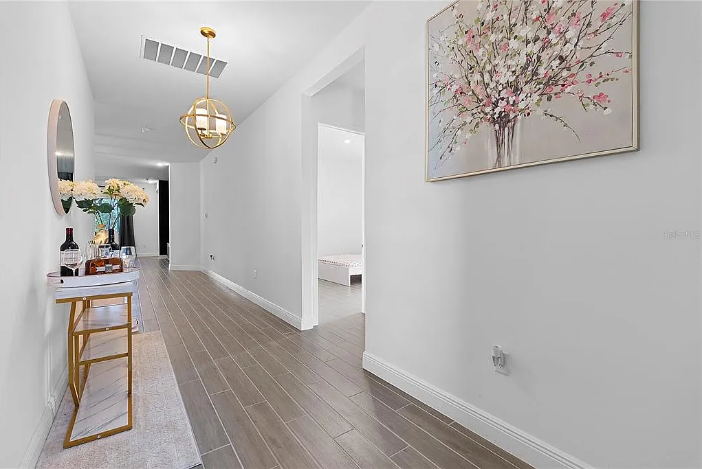 4 bed, 4.0 bath, 3140 sqft, $4,500 — Photo 3