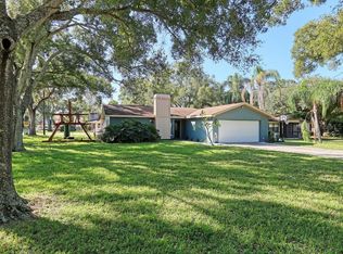190 Lake Judy Lee Dr, Largo, FL 33771