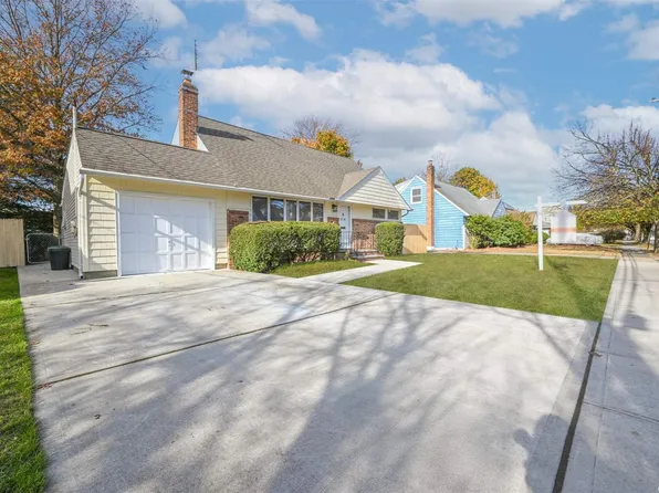 2718 Fortesque Avenue, Oceanside, NY 11572