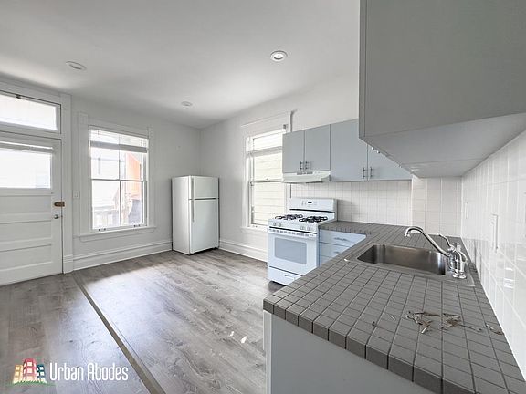 3rd image of 2703 N Magnolia Ave #2M