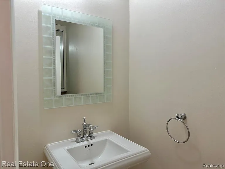 26950 Rochelle St — Photo 7