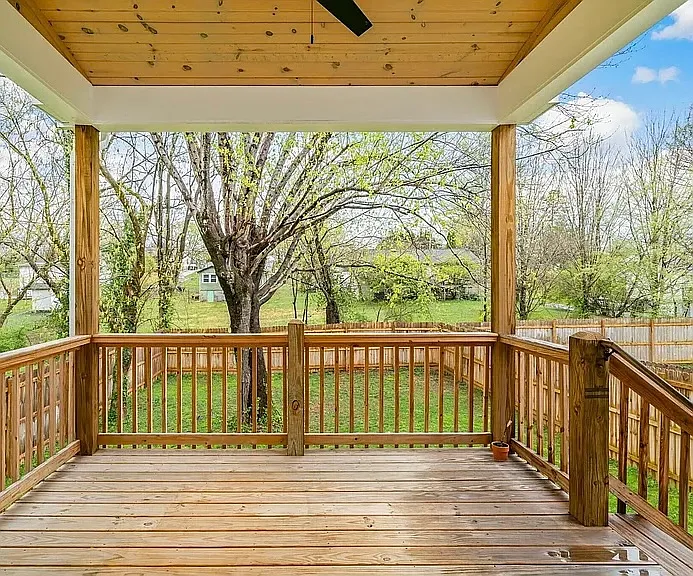 2102 Bernhurst Dr — Photo 18