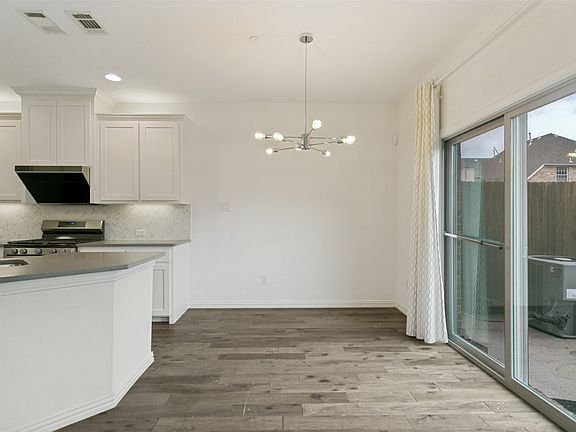 5th image of 2324 Molly Ln