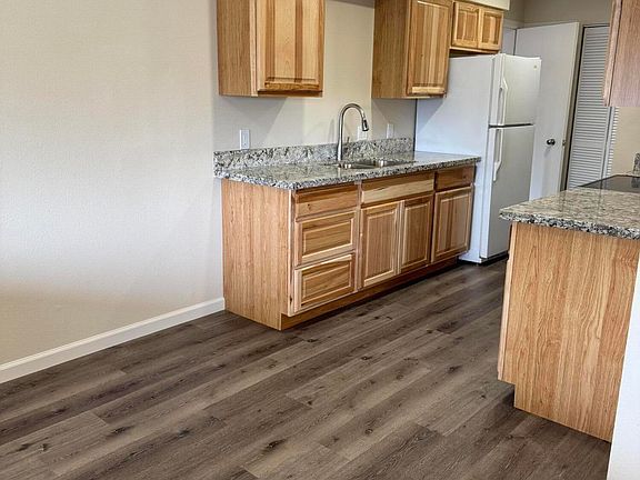 4th image of 1040 Tiffany Dr