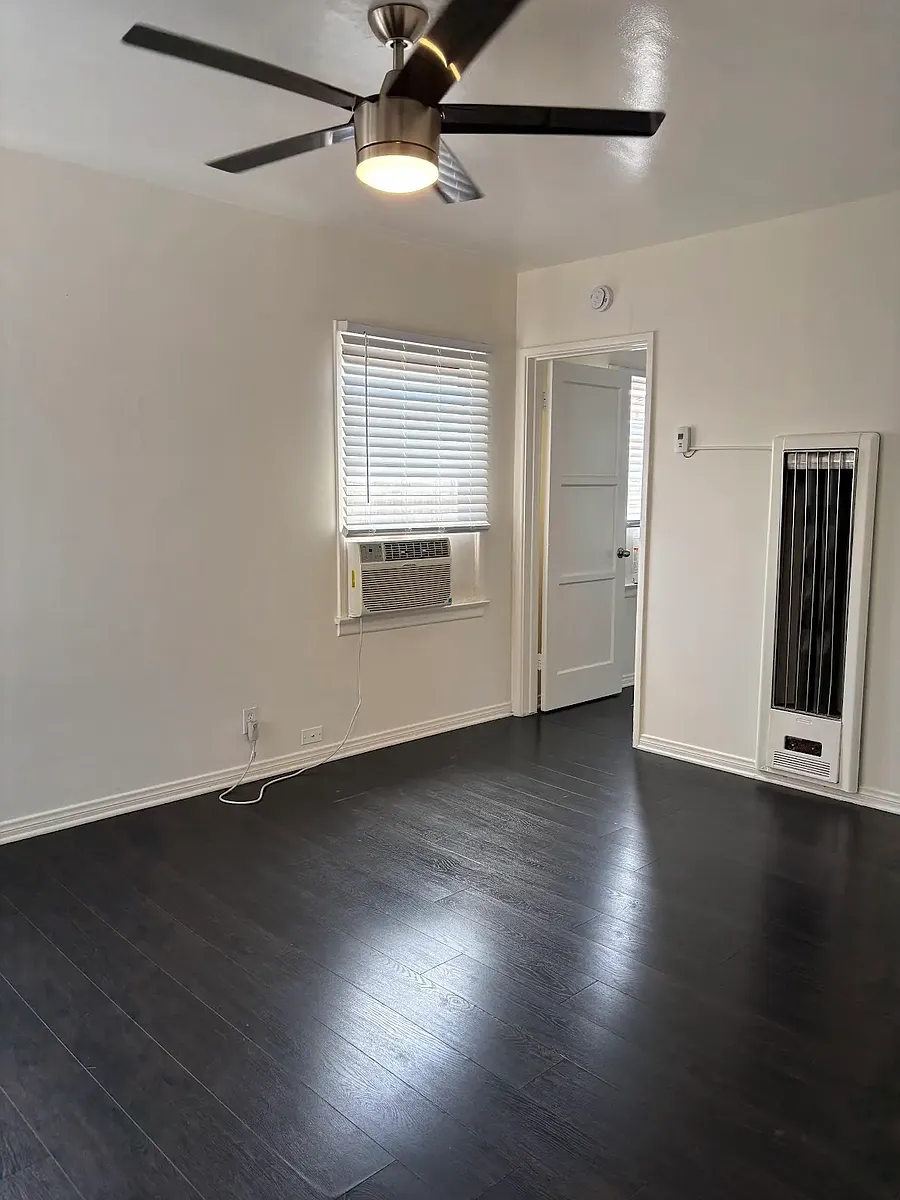 Building Photo - 354 W Elk Ave #E