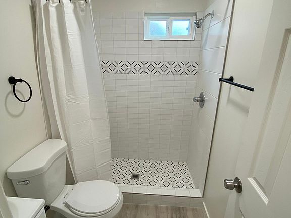 5th image of 3641 Marlborough Ave #3