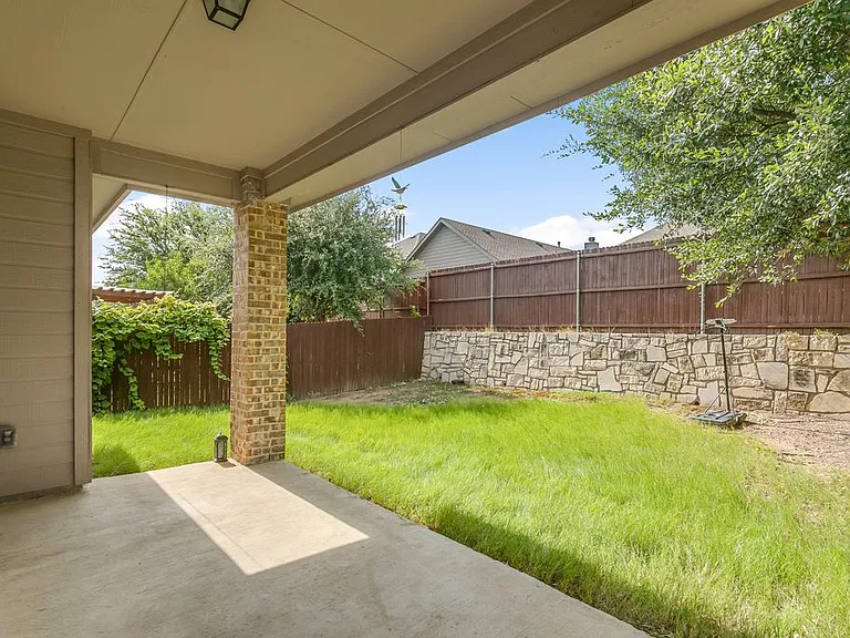 9813 Moccasin Creek Ln — Photo 24