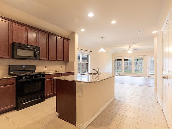 5th image of 800 Kinghaven Dr