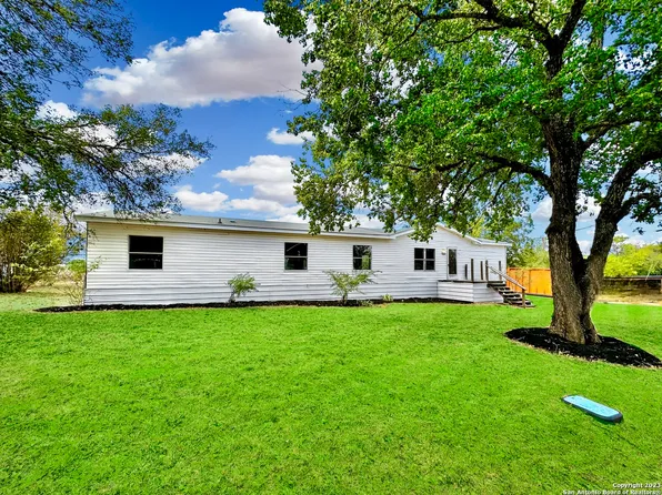 201 S 2ND ST, Stockdale, TX 78160