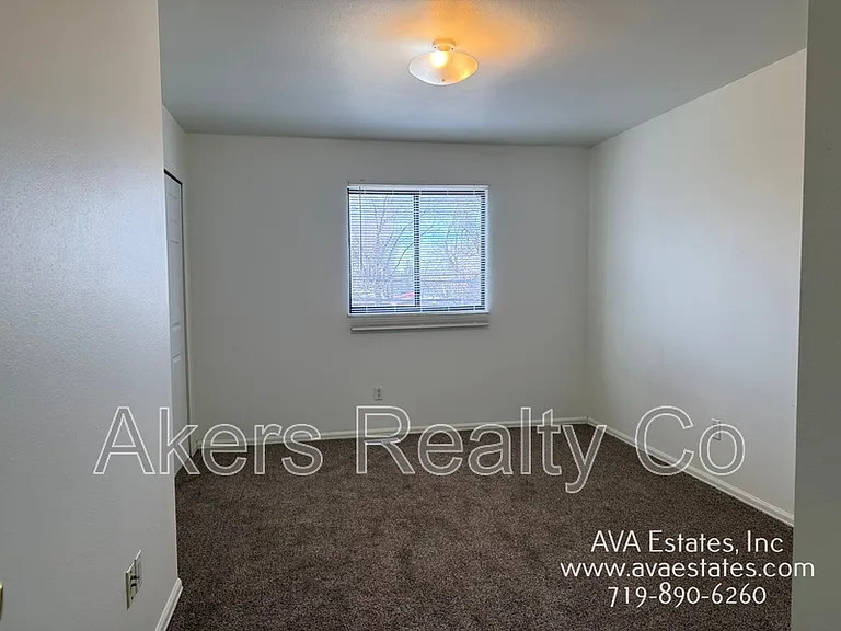 1405 E 19th St #B — Photo 7