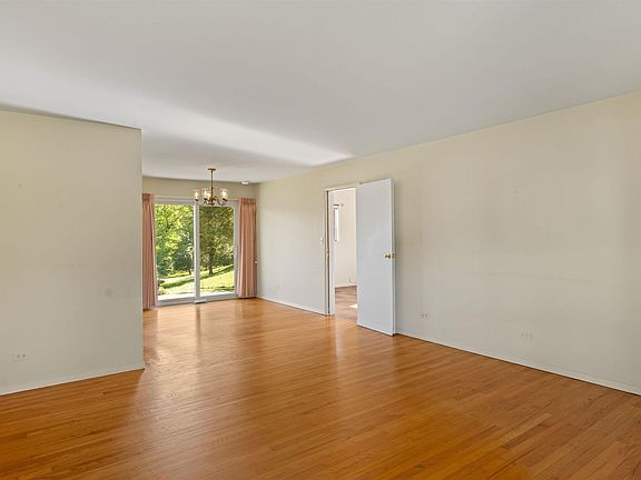 5th image of 2220 Dominion Dr