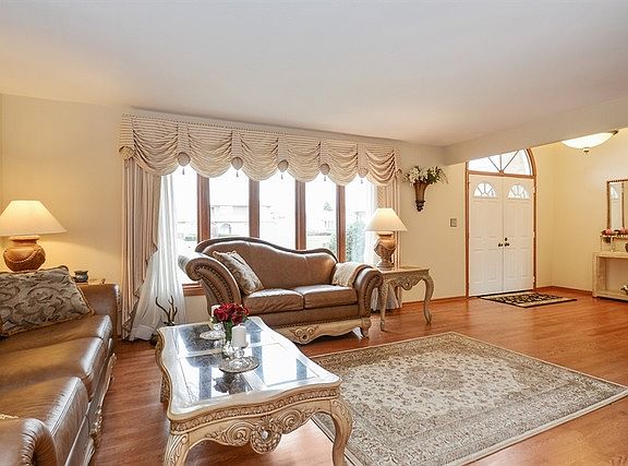 4th image of 15350 Paddock Ln