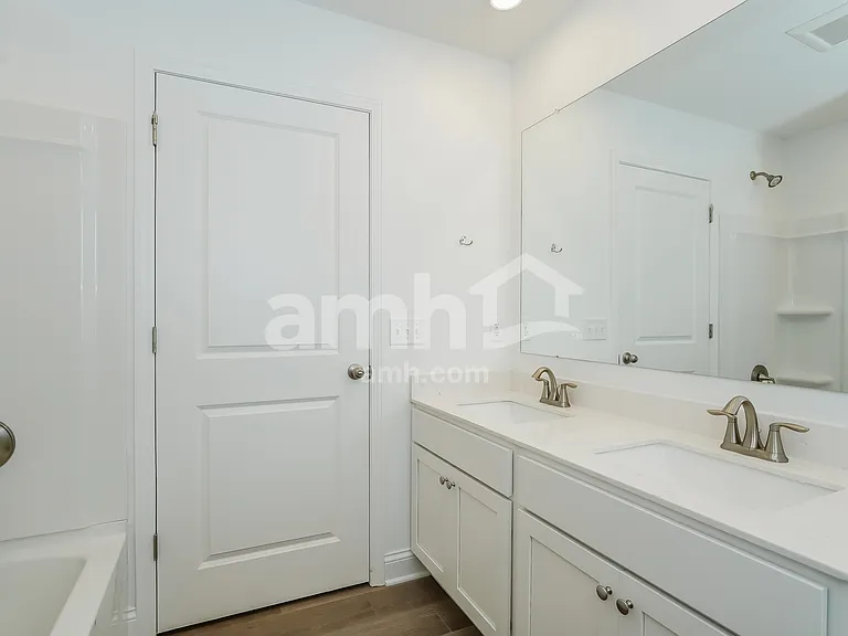 1050 Broyles Xing — Photo 14