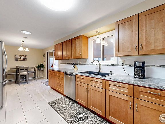 3rd image of 3775 Sheridan Ave