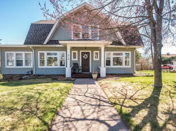 216 5th St, Moose Lake, MN 55767