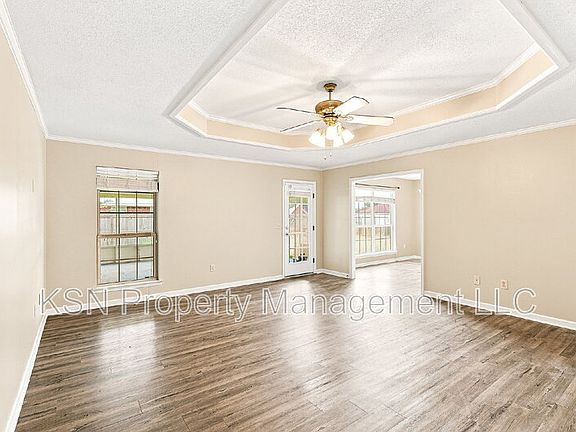3rd image of 17 Arbor Ridge Way