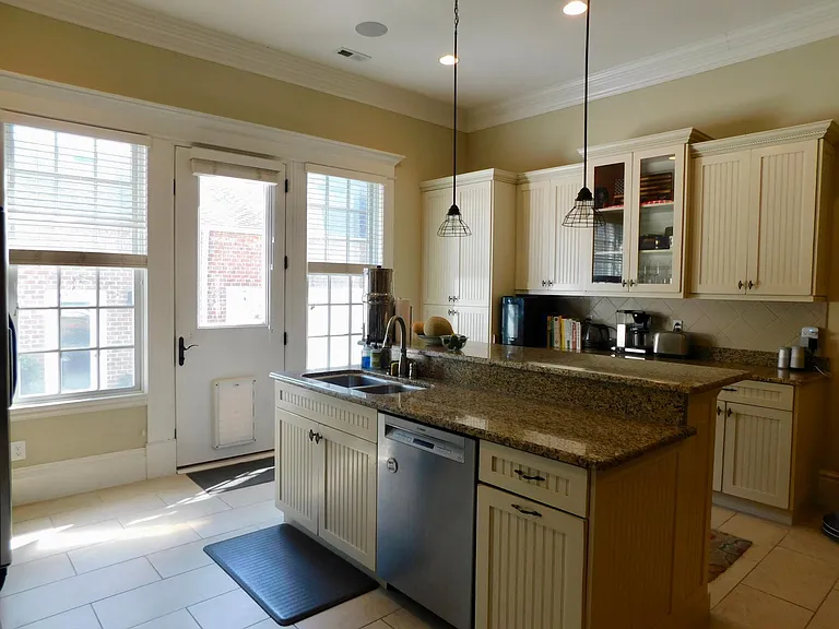 4721 Pleasant Ave — Photo 3