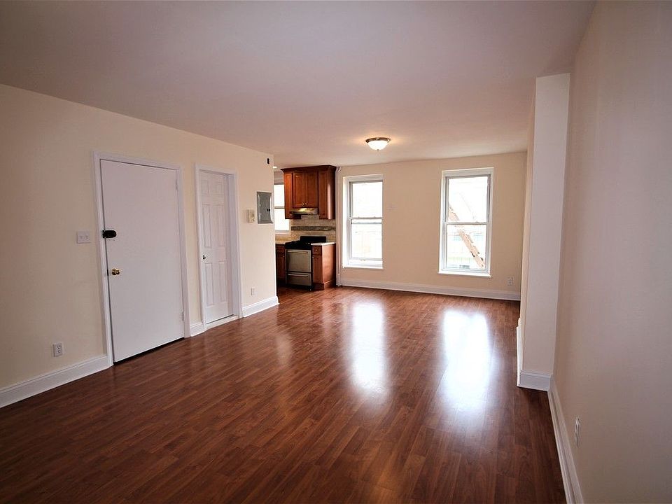 1st image of 261 Sackett St #3