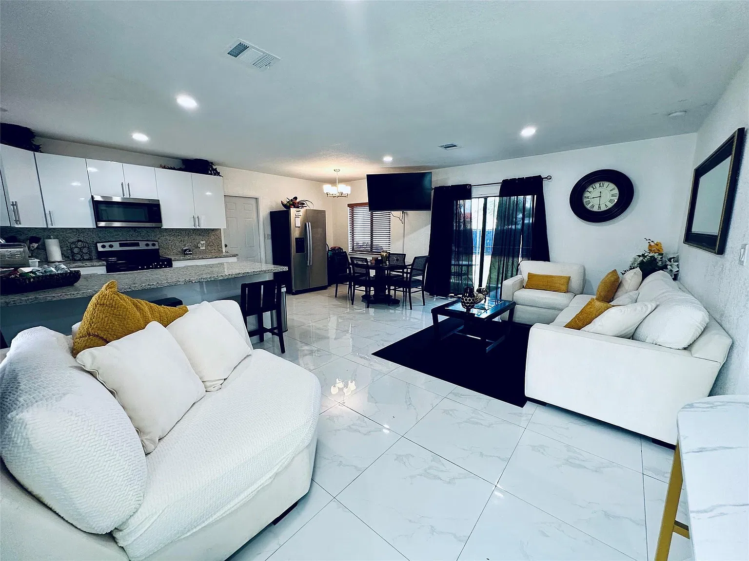 3 bed, 2.0 bath, 1390 sqft, $3,550 — Photo 4