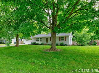 7928 Hearthway Ave, Jenison, MI 49428
