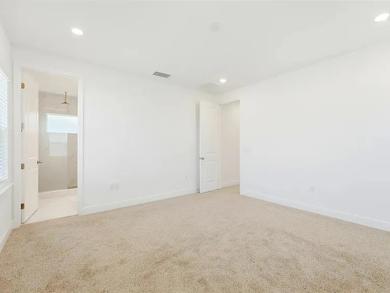 16453 Hamlin View St — Photo 16