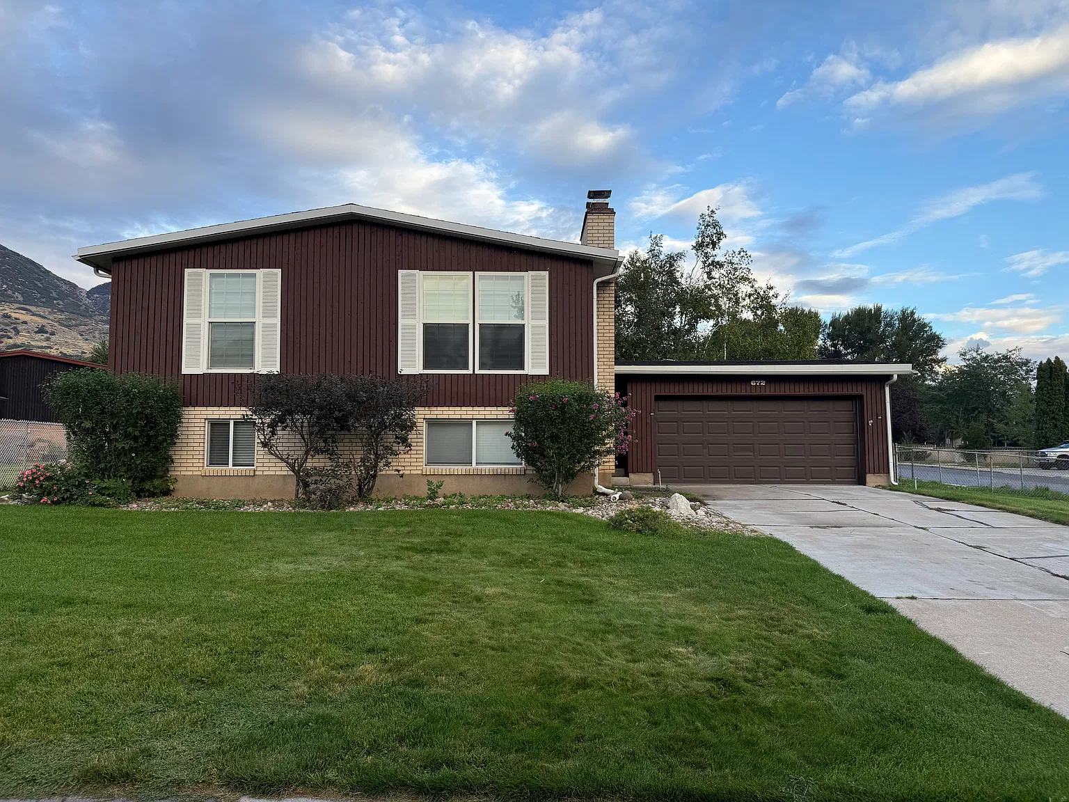 4 bed, 2600 sqft, $2,200 — Photo 1