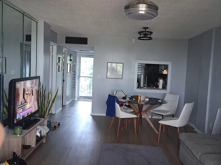 109 Royal Park Dr — Photo 3