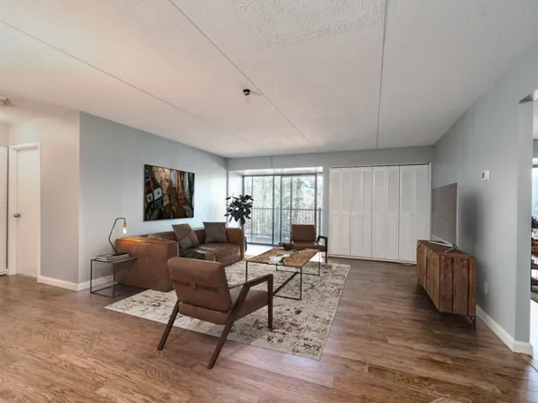 55 Tall Oaks Dr Unit 304, Weymouth, MA 02190