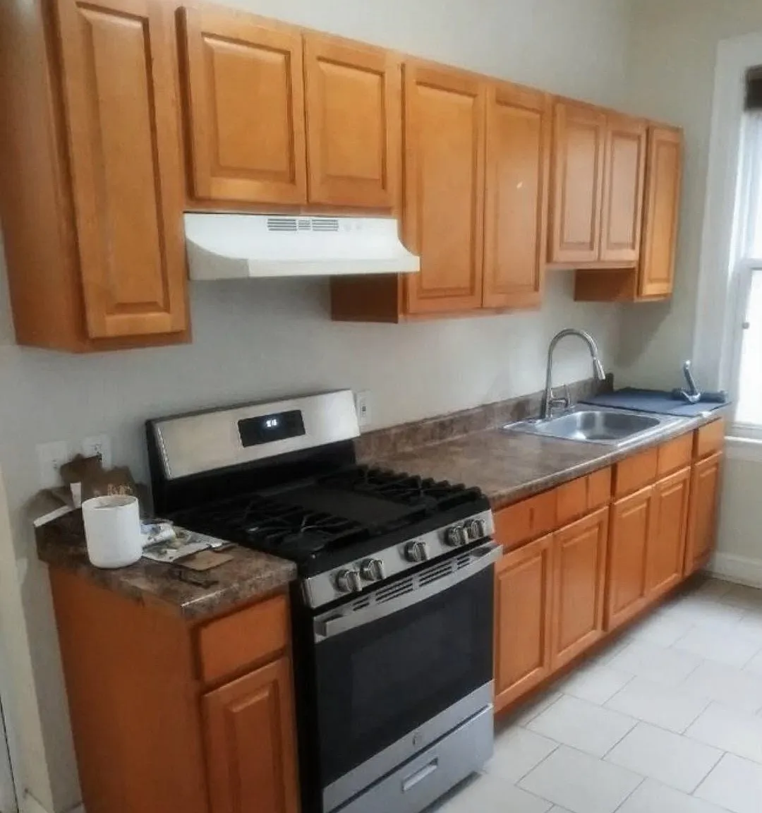 3 bed, 1.0 bath, $2,049 — Photo 2