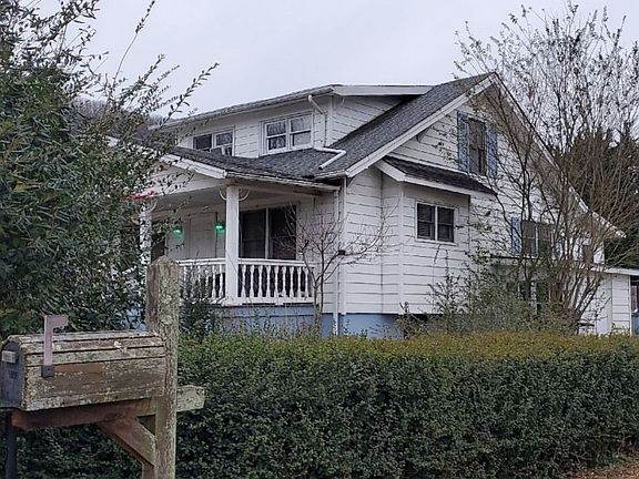2nd image of 3749 Melcher St SE