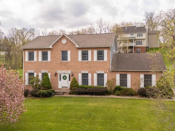 1009 Brettwald Dr, Morgantown, WV 26508