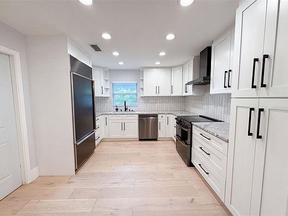 2nd image of 8028 Conservatory Cir