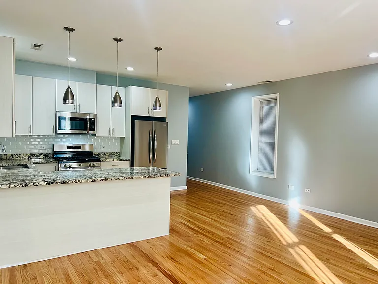 1750 W Cermak Rd #2 — Photo 3