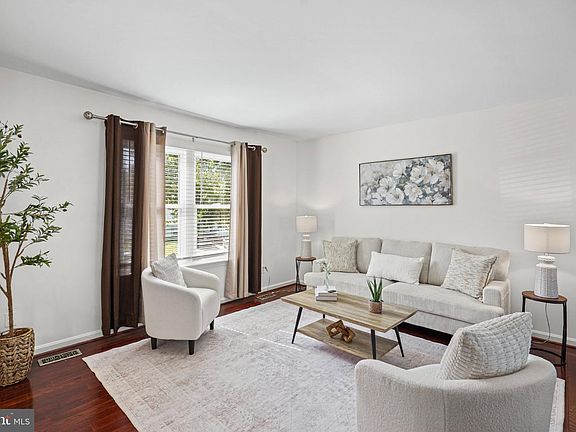 4th image of 8 Taos Cir