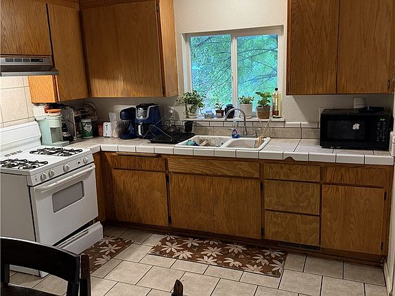 2nd image of 1377 Norton St