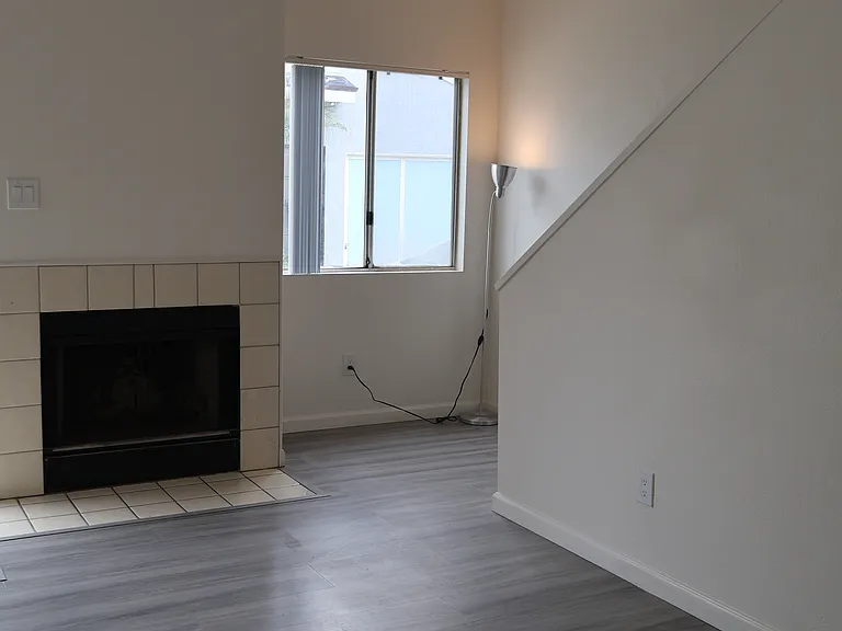 1323 W Palmyra Ave #B — Photo 6