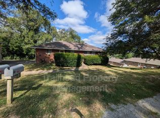 106 S High St, Sugar Creek, MO 64054