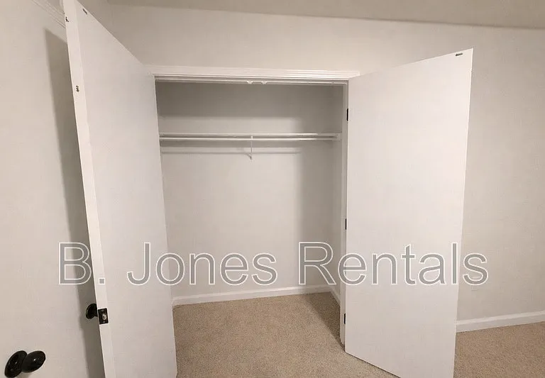 30 Fairfield Dr — Photo 13