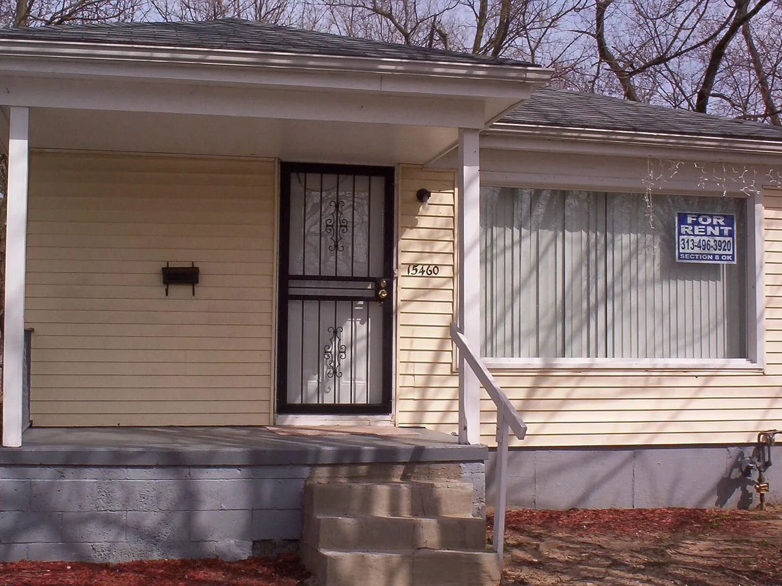 3 bed, 1000 sqft, $1,300 — Photo 1