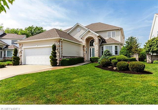 1st image of 366 W Glengary Cir
