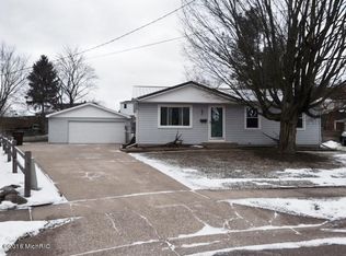 74 Gay Ct NE, Rockford, MI 49341