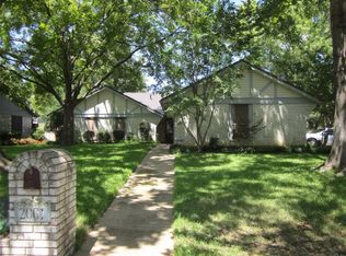 2001 Heather Way Dr, Arlington, TX 76012