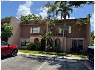 25 Laredo Pl, Davie, FL 33324
