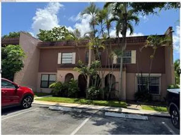 25 Laredo Pl, Davie, FL 33324