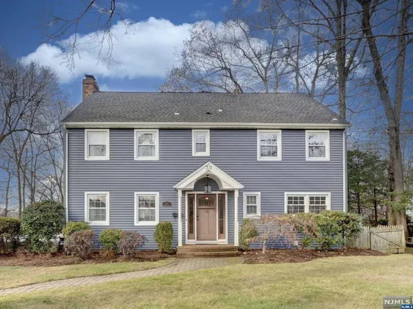 39 Ridge Rd, Roseland, NJ 07068
