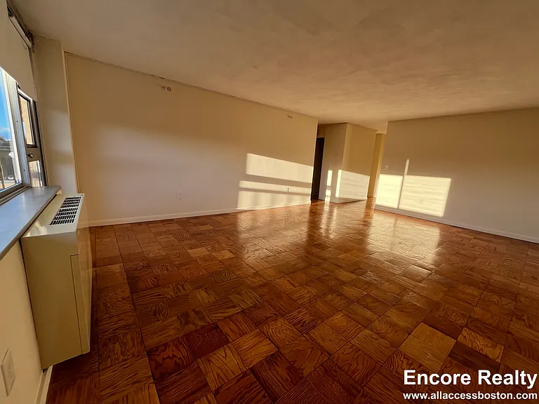 17 Monmouth Ct #M — Photo 2