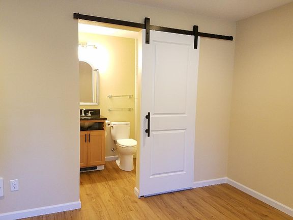 Bedroom en suite bathroom