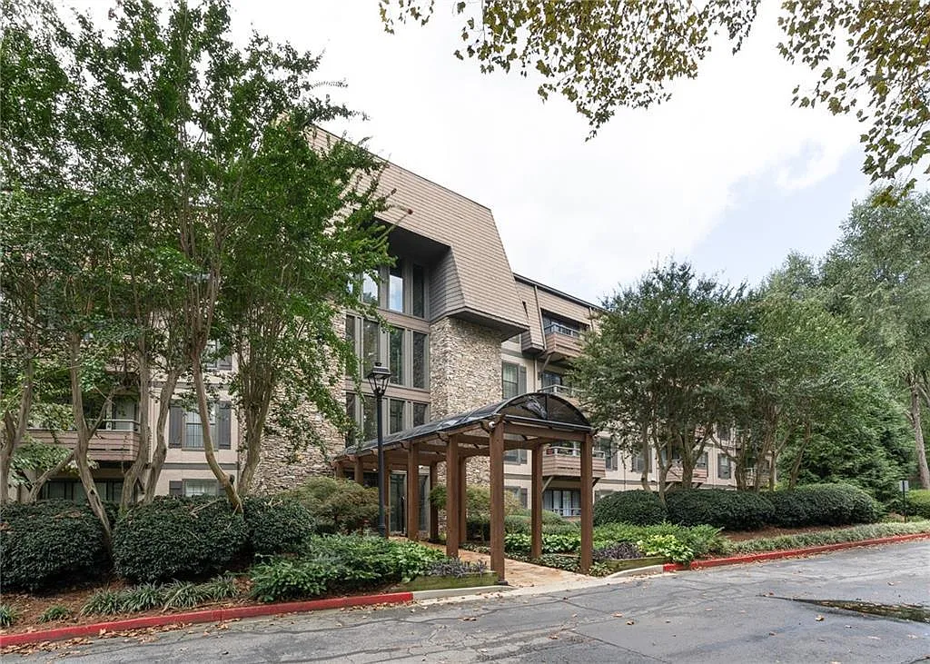 2 bed, 1224 sqft, $2,000 — Photo 1