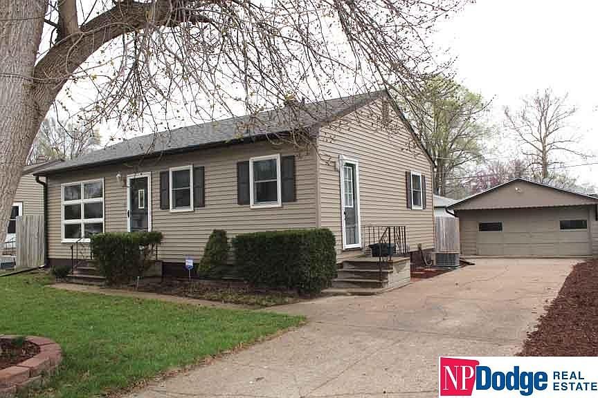 1st image of 909 Hopkins Dr